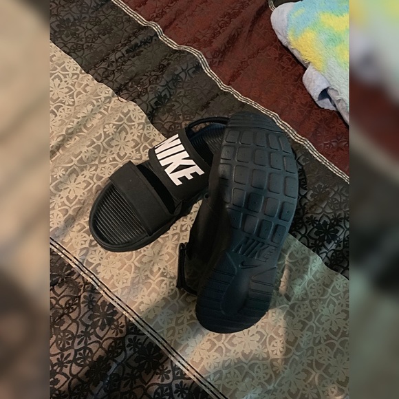 Nike Trajun Sandals - Picture 2 of 2